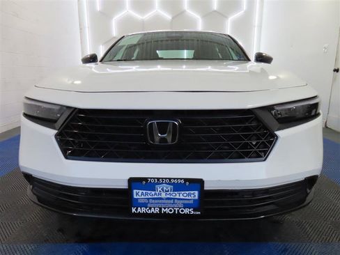 Used 2025 Honda Accord Sport image 3