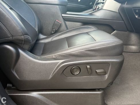 Used 2022 Chevrolet Suburban LT image 11