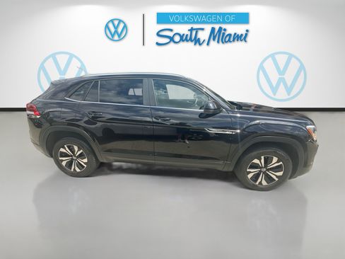Certified 2026 Volkswagen Atlas Cross Sport SE FWD image 8