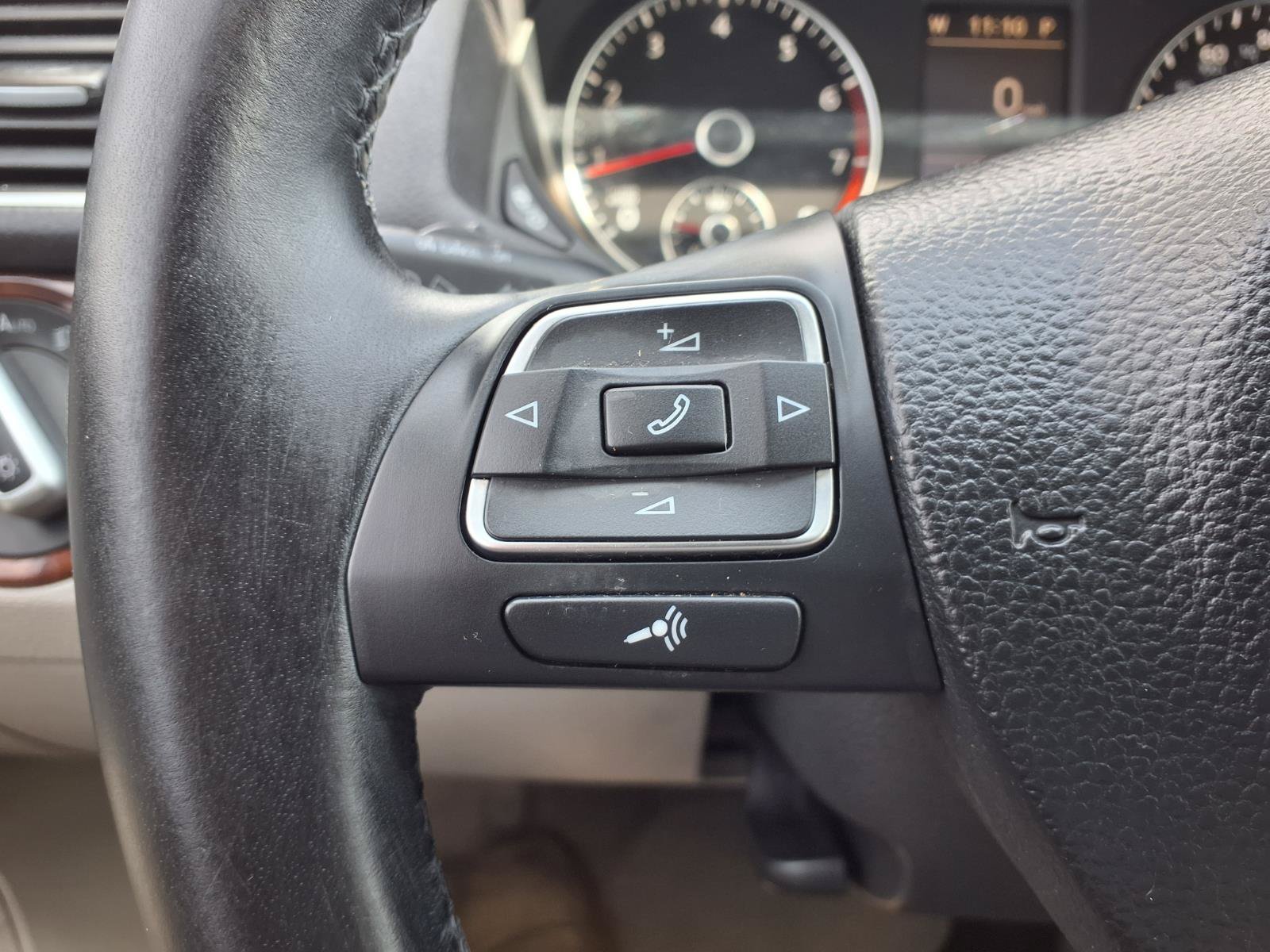 Used 2013 Volkswagen Passat 2.5 SEL FWD image 16