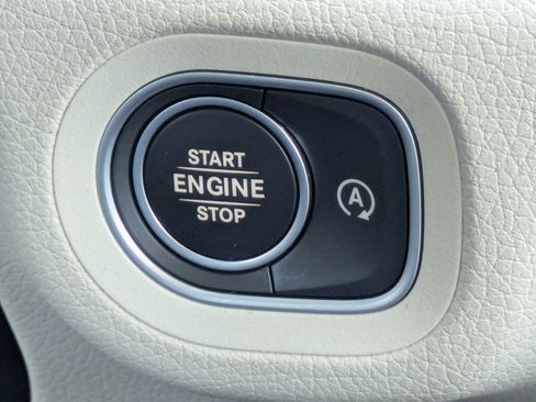 Used 2024 Mercedes-Benz GLE 450 4MATIC image 17