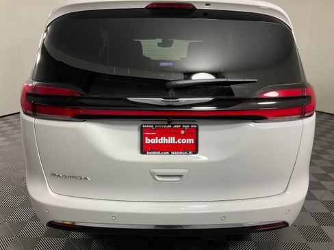 New 2026 Chrysler Pacifica Select image 5