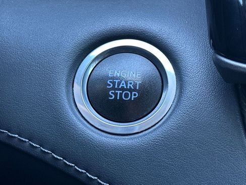 Used 2021 Toyota Highlander Limited image 25