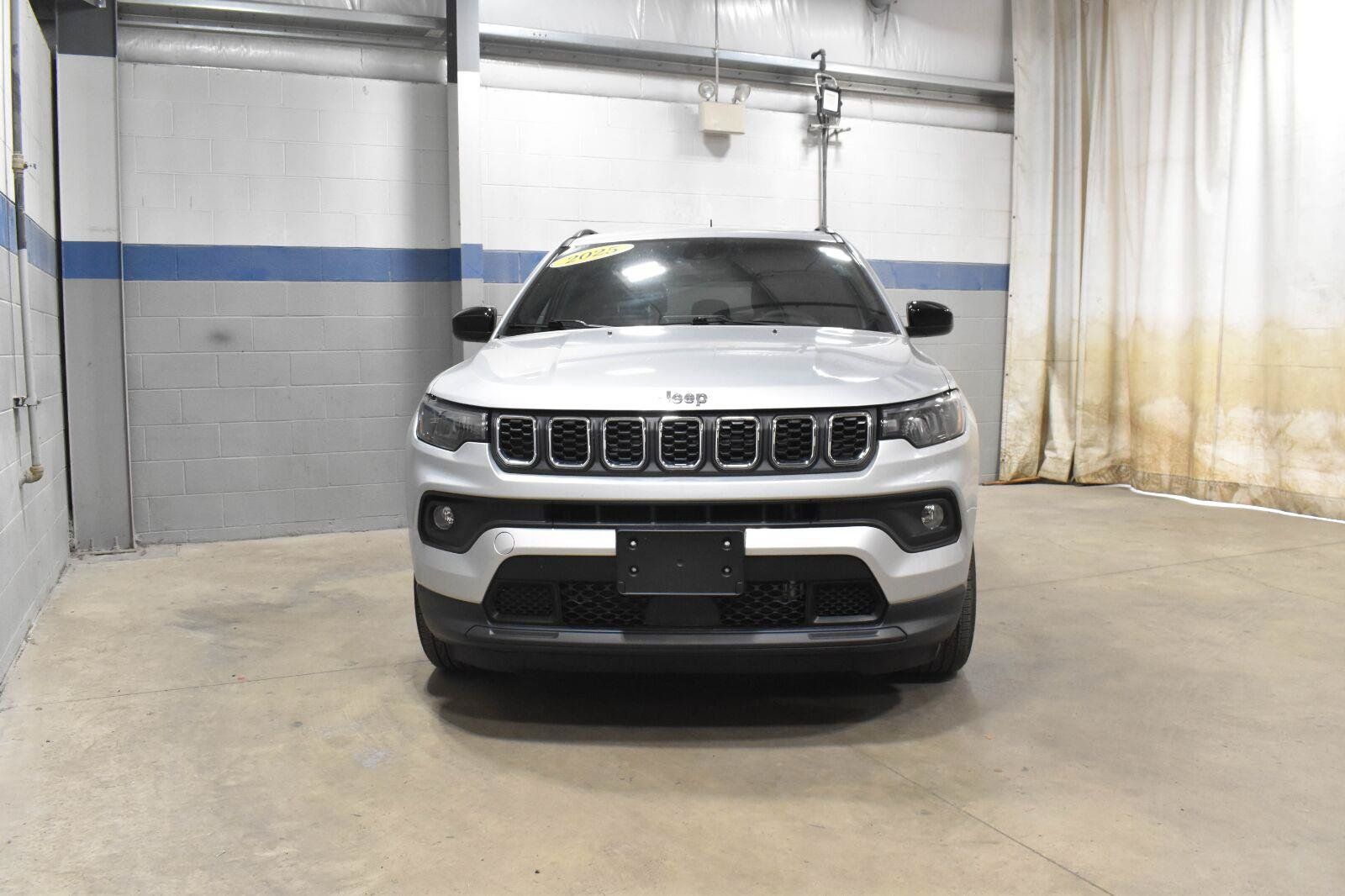 Used 2025 Jeep Compass Latitude AWD/4WD image 31