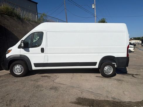 Used 2023 RAM ProMaster 2500 FWD image 2