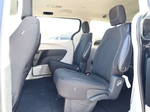 Used 2022 Chrysler Voyager LX FWD image 28
