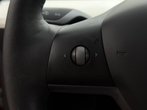 Used 2021 Tesla Model Y Long Range image 46