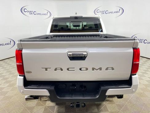 Used 2025 Toyota Tacoma Limited AWD/4WD image 5