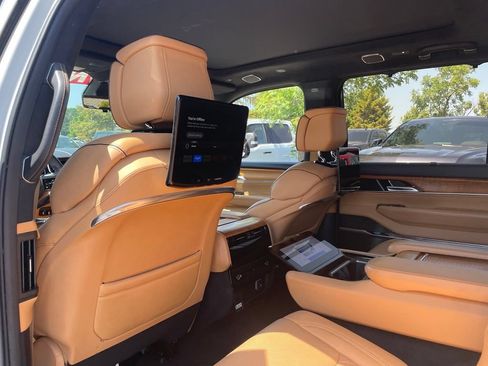 Used 2022 Jeep Grand Wagoneer Series III w/ Rear Seat Video Group 1 AWD/4WD image 25