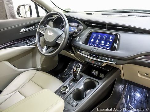 Certified 2023 Cadillac XT4 Luxury w/ Cold Weather Package image 23