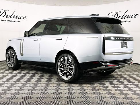 Used 2024 Land Rover Range Rover SE AWD/4WD image 4