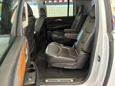 Used 2017 Cadillac Escalade ESV Premium Luxury image 13