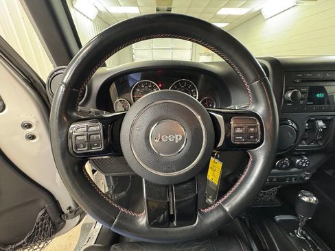 Used 2012 Jeep Wrangler Unlimited Sahara image 30
