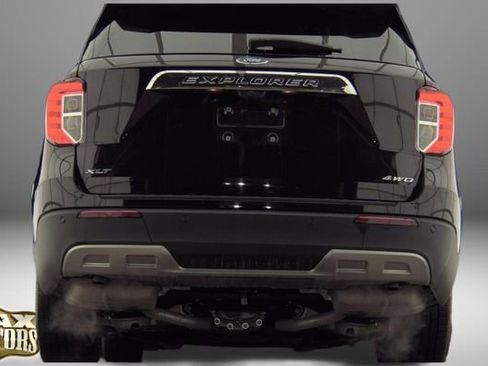 Used 2023 Ford Explorer XLT w/ Equipment Group 202A AWD/4WD image 7