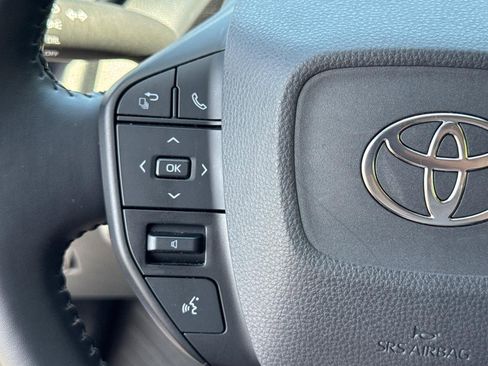 Used 2023 Toyota Prius LE FWD image 20