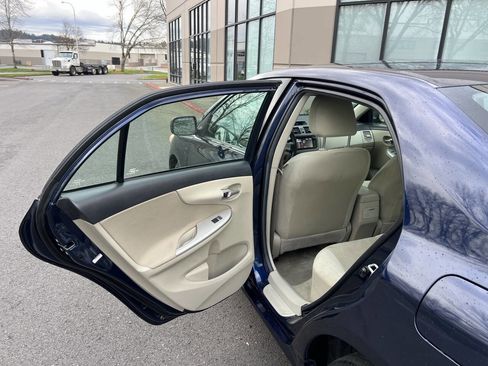 Used 2013 Toyota Corolla LE image 8