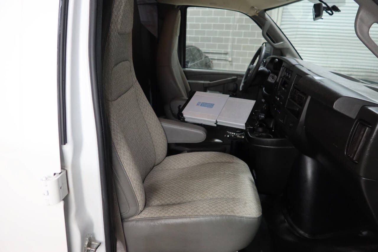 Used 2021 Chevrolet Express 2500 RWD image 13