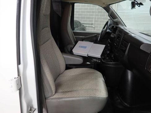 Used 2021 Chevrolet Express 2500 RWD image 13