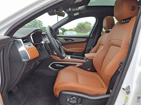 Used 2026 Jaguar F-PACE R-Dynamic S image 13