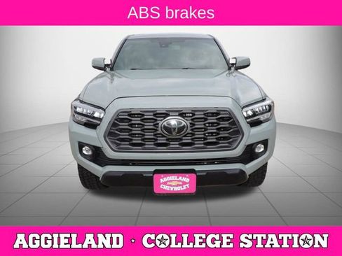 Used 2022 Toyota Tacoma TRD Off-Road w/ Technology Package image 9