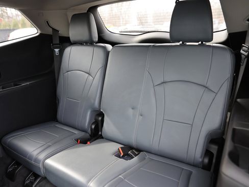 Used 2020 Buick Enclave Essence image 22