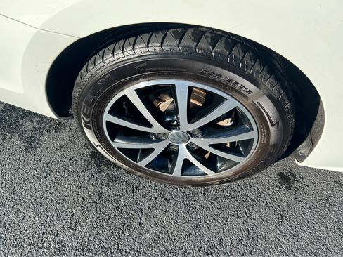 Used 2017 Volkswagen Jetta SE image 27