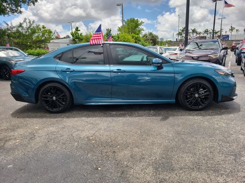 Used 2025 Toyota Camry SE FWD image 14