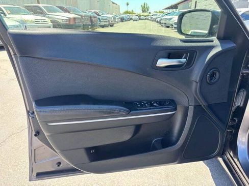 Used 2017 Dodge Charger SE w/ Power Sunroof Group AWD/4WD image 11