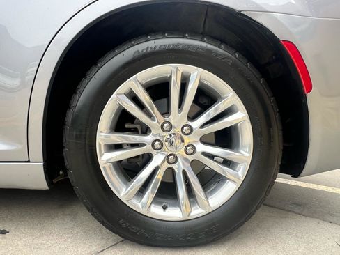 Used 2017 Chrysler 300 C RWD image 33