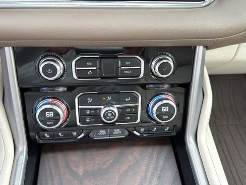 Used 2023 GMC Yukon Denali AWD/4WD image 25