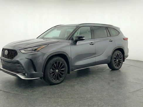 Used 2025 Toyota Highlander XSE image 3