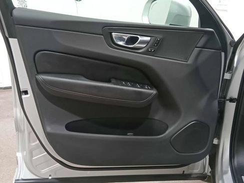 Used 2021 Volvo XC60 T5 Momentum w/ Premium Package AWD/4WD image 17