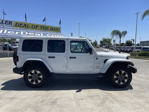 Used 2018 Jeep Wrangler Unlimited Sahara AWD/4WD image 9