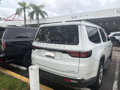 Used 2022 Jeep Wagoneer Series I w/ Premium Group I RWD image 2