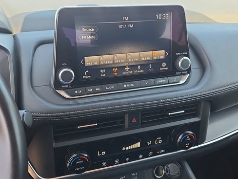 Certified 2025 Nissan Rogue SV FWD image 20