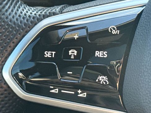 Certified 2022 Volkswagen GTI SE w/ SE Leather Package image 32