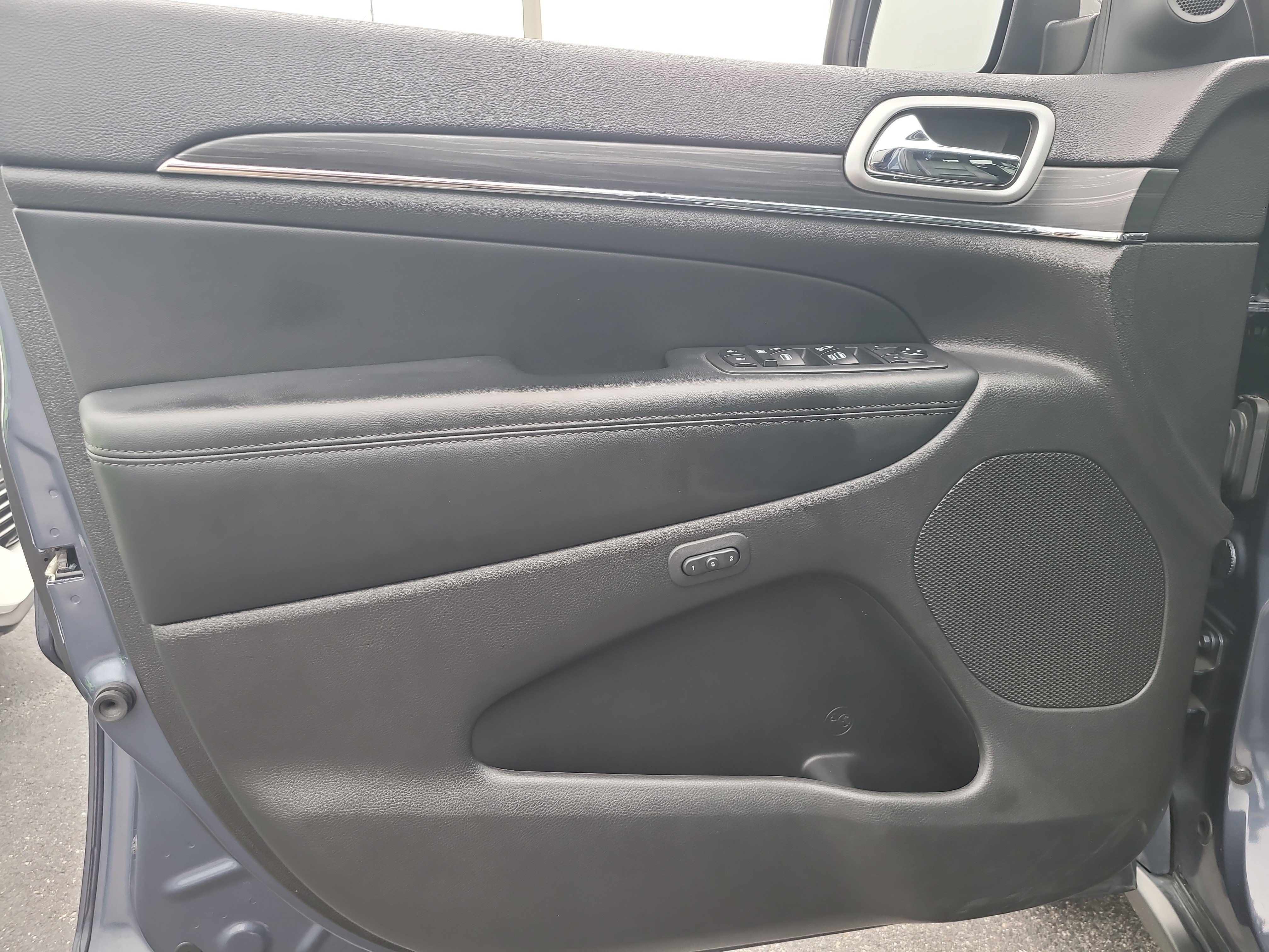 Used 2019 Jeep Grand Cherokee Limited AWD/4WD image 15