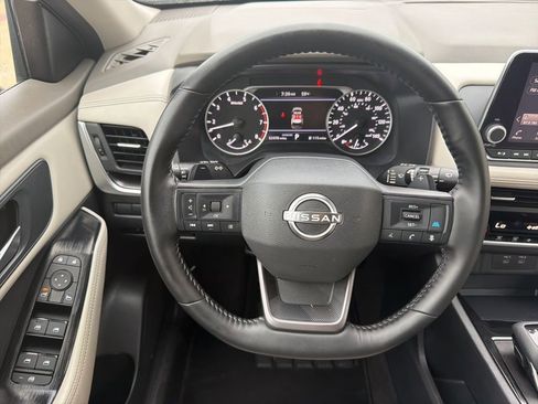 Used 2025 Nissan Rogue SV FWD image 21