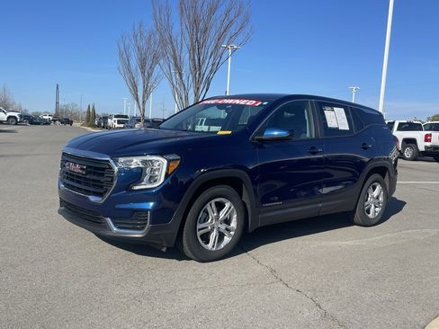 Used 2022 GMC Terrain SLE image 3