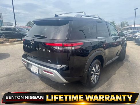 Used 2024 Nissan Pathfinder SL FWD image 8