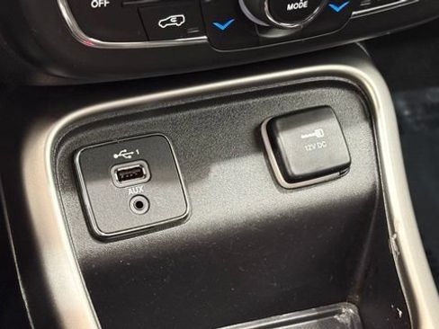 Used 2020 Jeep Compass Latitude FWD image 38