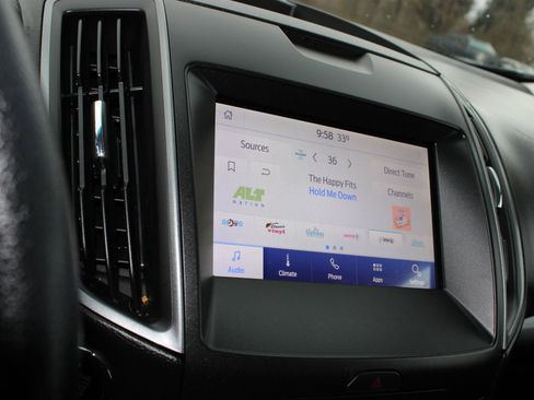 Used 2020 Ford Edge SE image 29