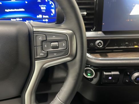 Used 2023 Chevrolet Silverado 1500 LT w/ Convenience Package II AWD/4WD image 7