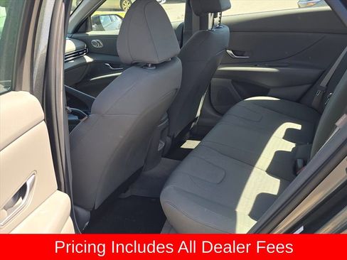 Used 2024 Hyundai Elantra SE FWD image 6