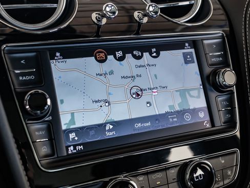 Used 2017 Bentley Bentayga image 19