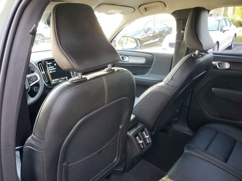 Certified 2024 Volvo XC40 B5 Core AWD/4WD image 12