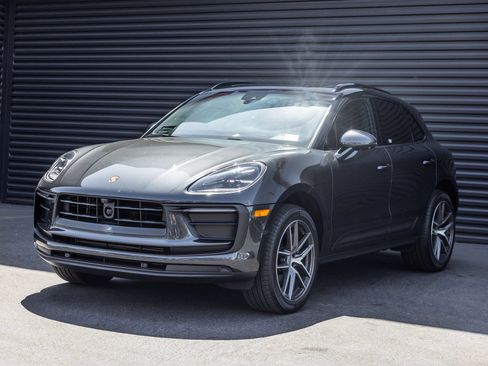 Certified 2026 Porsche Macan AWD/4WD image 1