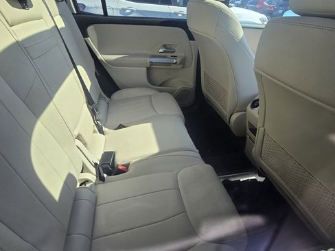 Used 2022 Mercedes-Benz GLB 250 4MATIC image 12