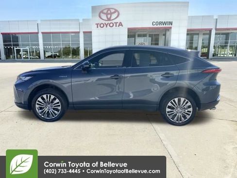Used 2021 Toyota Venza Limited image 2
