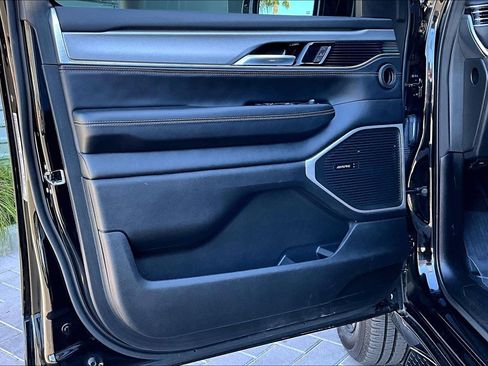 Used 2024 Jeep Wagoneer L Series II w/ Convenience Group I image 23